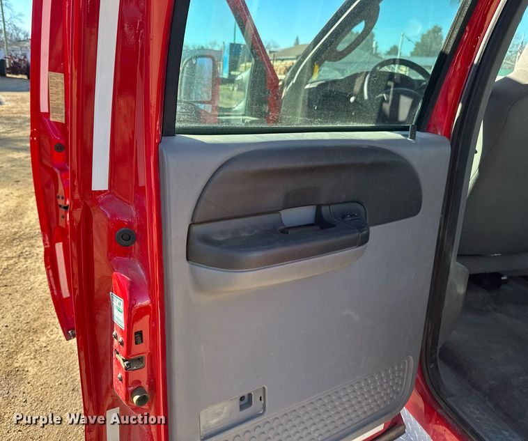 image for item DV0621 2007 Ford F550 Crew Cab truck cab and chassis