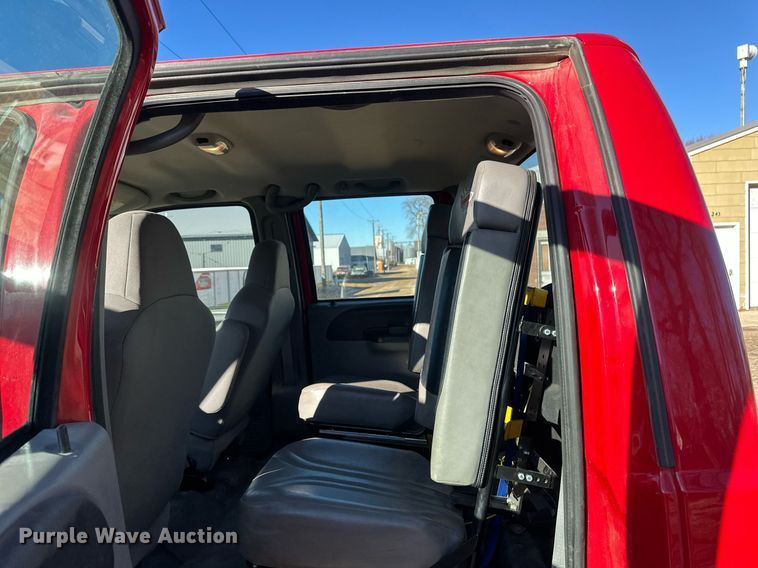 image for item DV0621 2007 Ford F550 Crew Cab truck cab and chassis