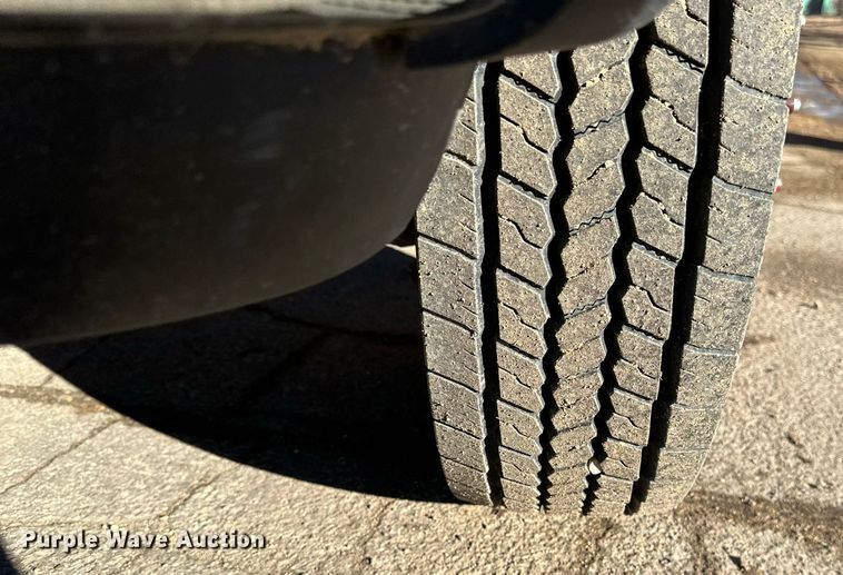 image for item DV0621 2007 Ford F550 Crew Cab truck cab and chassis