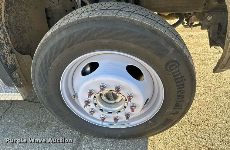 image for item DV0621 2007 Ford F550 Crew Cab truck cab and chassis