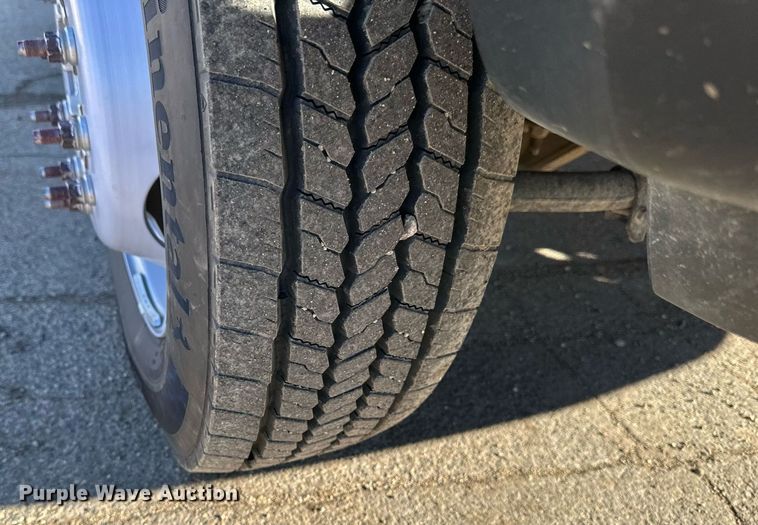 image for item DV0621 2007 Ford F550 Crew Cab truck cab and chassis