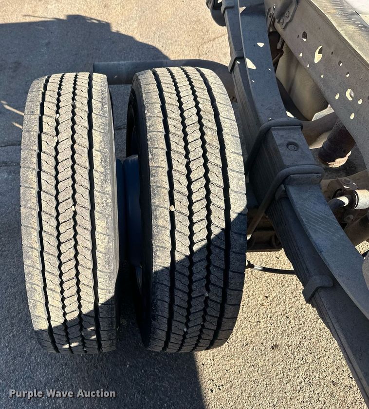 image for item DV0621 2007 Ford F550 Crew Cab truck cab and chassis