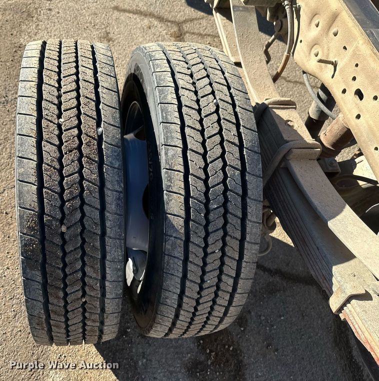 image for item DV0621 2007 Ford F550 Crew Cab truck cab and chassis