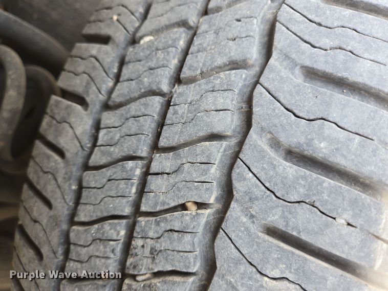 image for item DV1291 2014 Ford E350 Super Duty shuttle bus