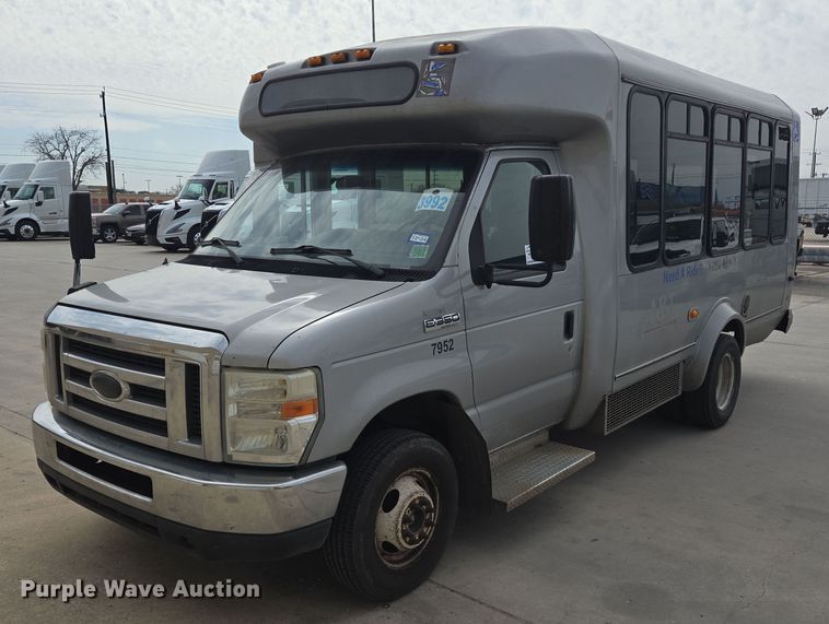 image for item DV1293 2014 Eldorado Ford E350 shuttle bus