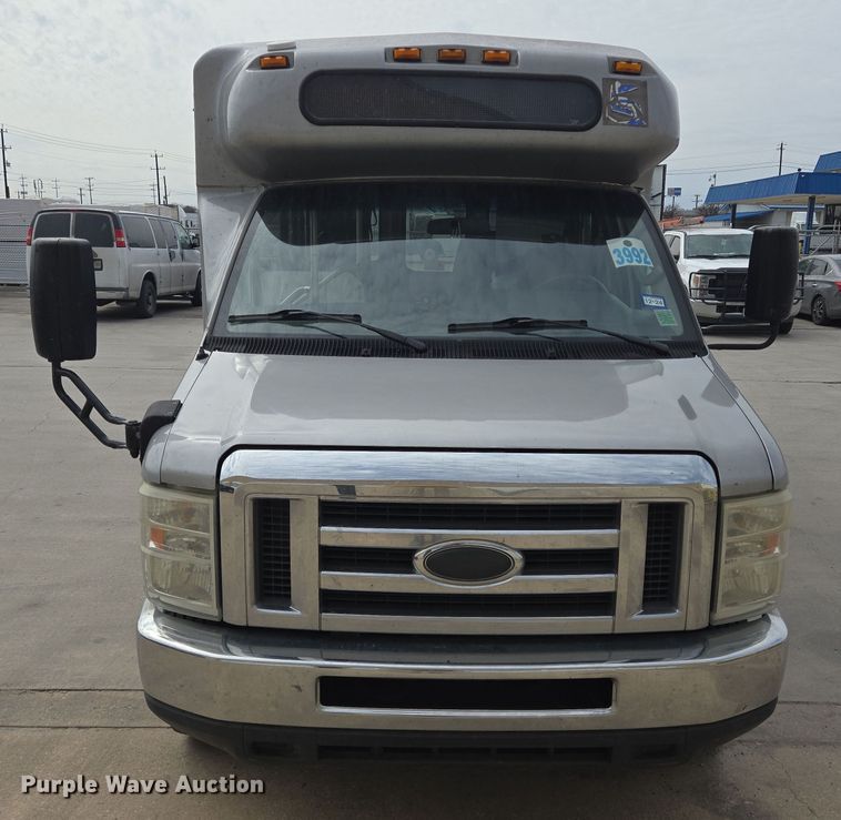 image for item DV1293 2014 Eldorado Ford E350 shuttle bus