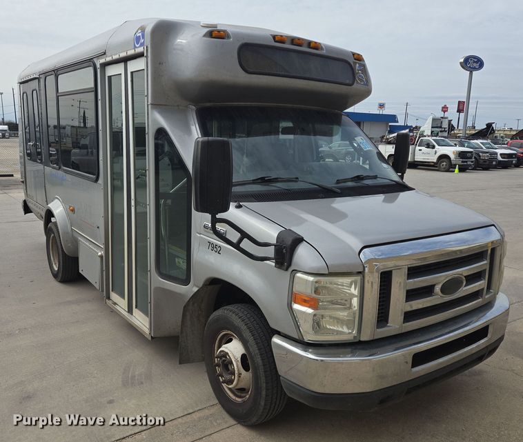 image for item DV1293 2014 Eldorado Ford E350 shuttle bus
