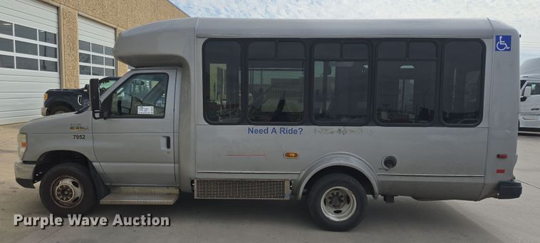image for item DV1293 2014 Eldorado Ford E350 shuttle bus