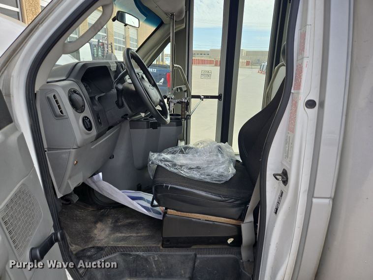 image for item DV1293 2014 Eldorado Ford E350 shuttle bus