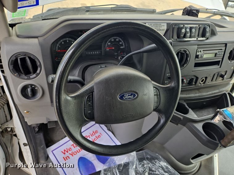 image for item DV1293 2014 Eldorado Ford E350 shuttle bus