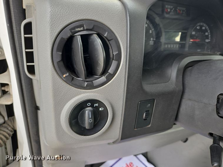 image for item DV1293 2014 Eldorado Ford E350 shuttle bus