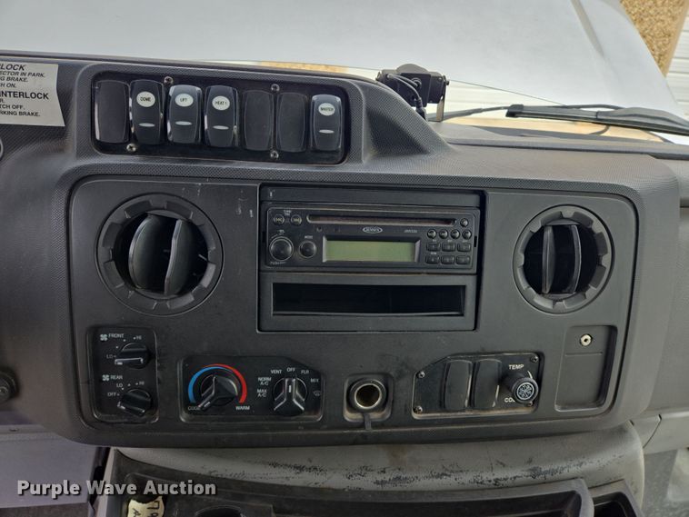 image for item DV1293 2014 Eldorado Ford E350 shuttle bus