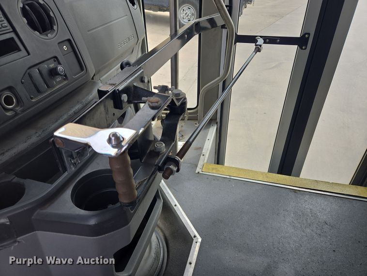 image for item DV1293 2014 Eldorado Ford E350 shuttle bus