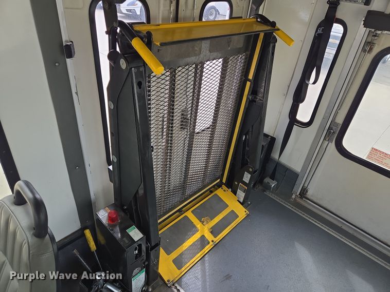 image for item DV1293 2014 Eldorado Ford E350 shuttle bus