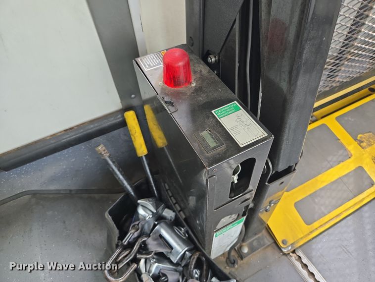 image for item DV1293 2014 Eldorado Ford E350 shuttle bus