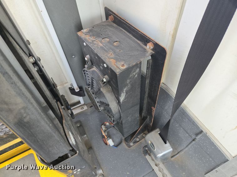 image for item DV1293 2014 Eldorado Ford E350 shuttle bus