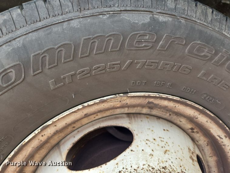 image for item DV1293 2014 Eldorado Ford E350 shuttle bus