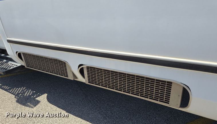 image for item DV1294 2009 Eldorado Chevrolet C5500 shuttle bus