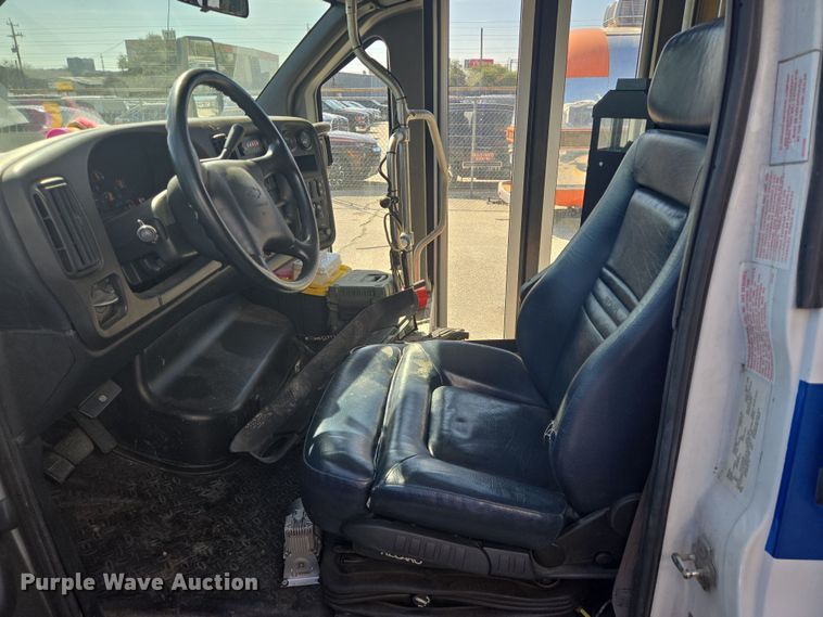 image for item DV1294 2009 Eldorado Chevrolet C5500 shuttle bus