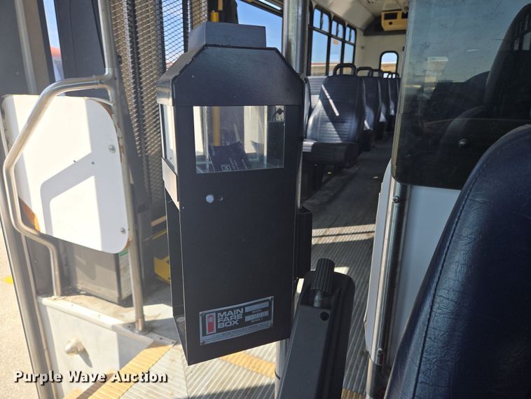 image for item DV1294 2009 Eldorado Chevrolet C5500 shuttle bus