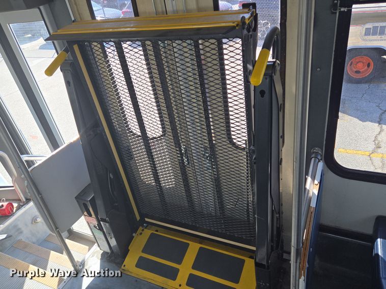 image for item DV1294 2009 Eldorado Chevrolet C5500 shuttle bus