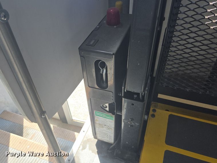 image for item DV1294 2009 Eldorado Chevrolet C5500 shuttle bus