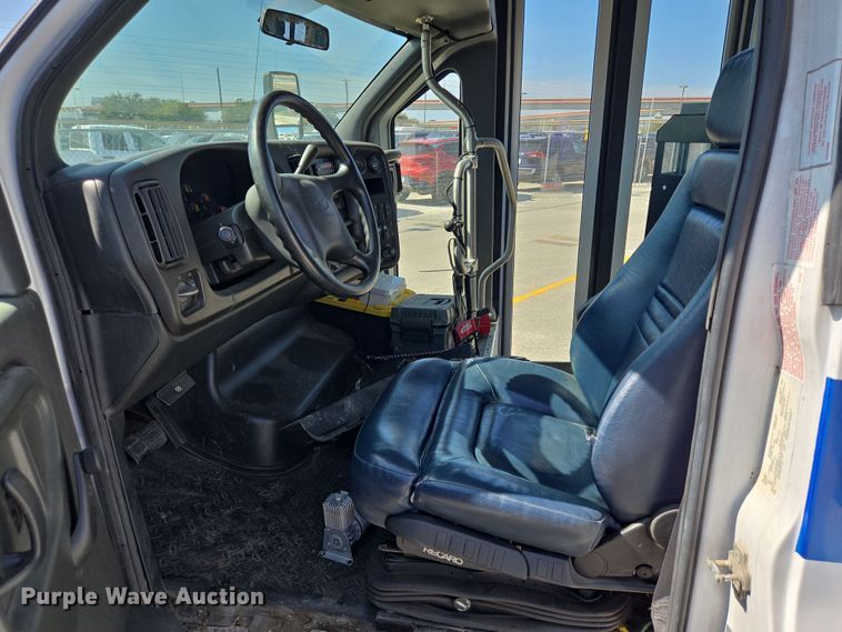 image for item DV1294 2009 Eldorado Chevrolet C5500 shuttle bus