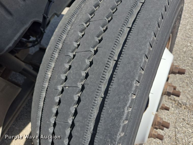 image for item DV1294 2009 Eldorado Chevrolet C5500 shuttle bus