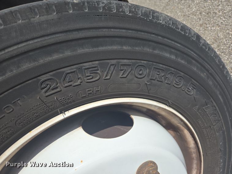 image for item DV1294 2009 Eldorado Chevrolet C5500 shuttle bus