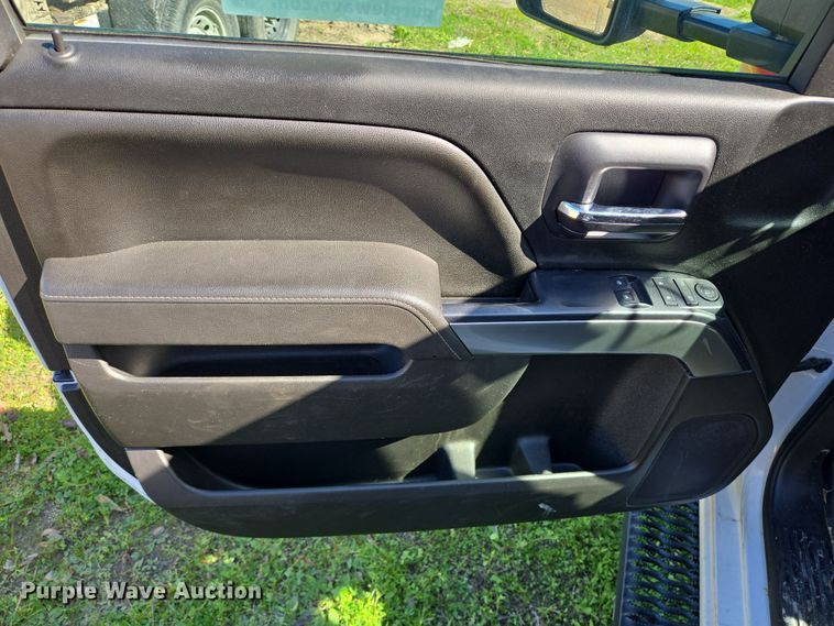 image for item DV1303 2017 Chevrolet Silverado 3500HD ambulance