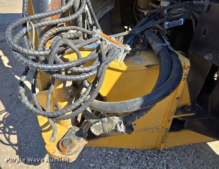 image for item DV1306 John Deere 5100M tractor