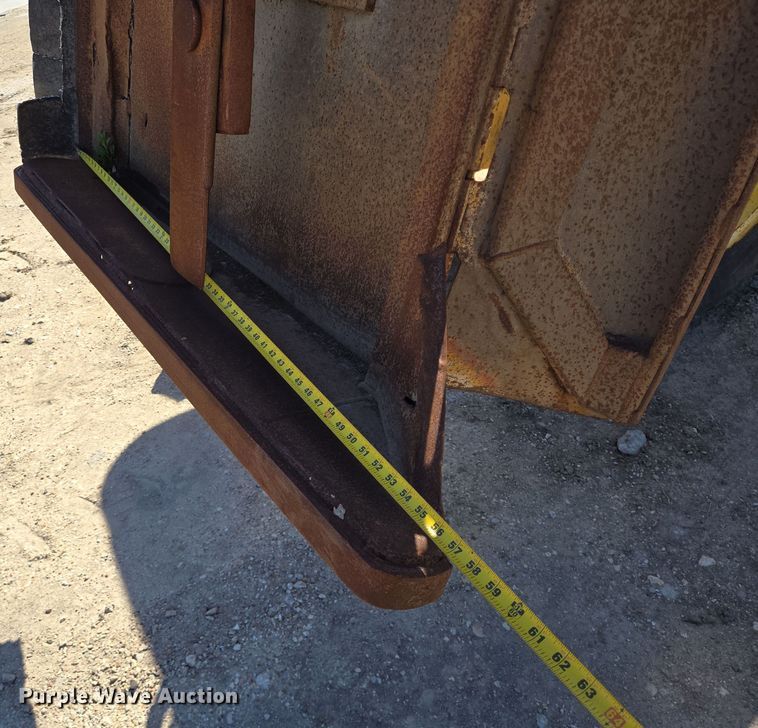 image for item DV1306 John Deere 5100M tractor