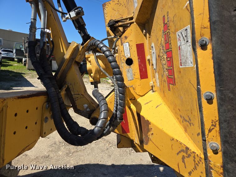 image for item DV1306 John Deere 5100M tractor