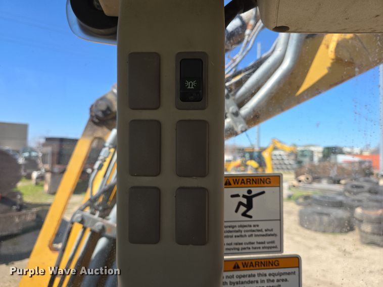 image for item DV1306 John Deere 5100M tractor