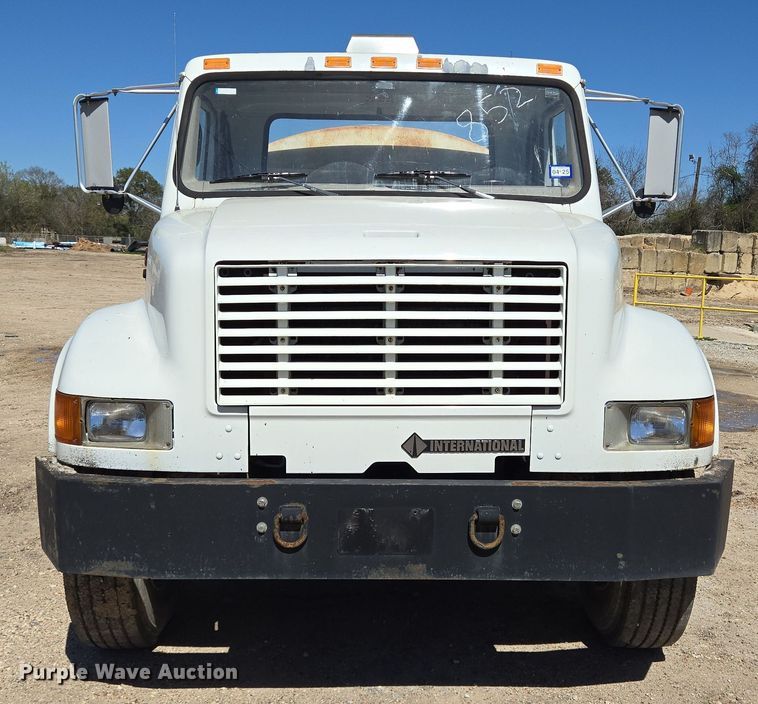 image for item DV1307 2001 International 4700 water truck