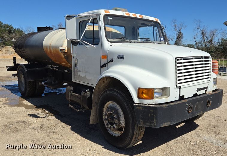 image for item DV1307 2001 International 4700 water truck