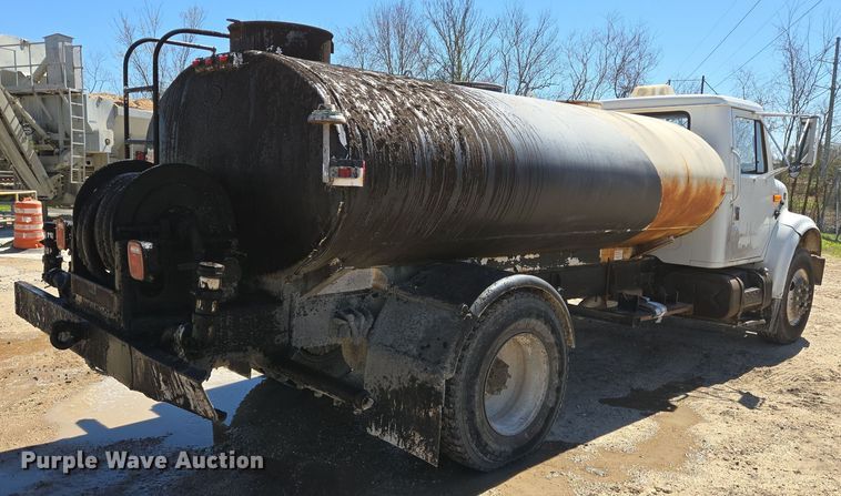 image for item DV1307 2001 International 4700 water truck