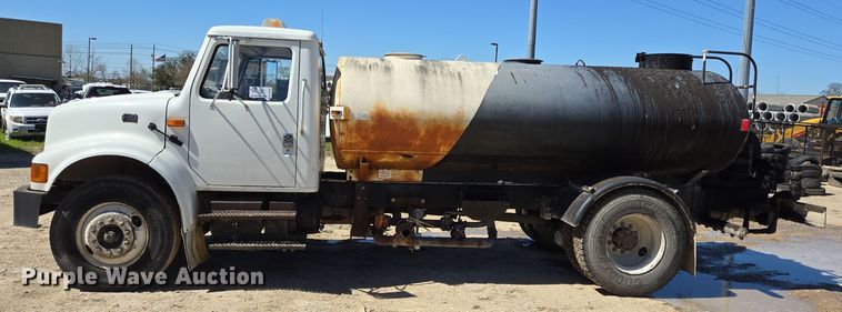 image for item DV1307 2001 International 4700 water truck