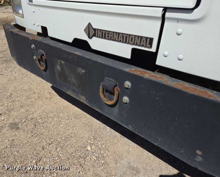 image for item DV1307 2001 International 4700 water truck