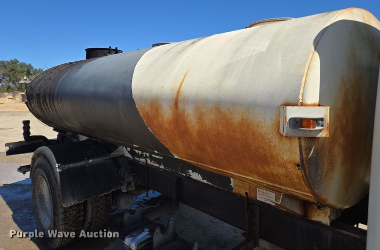 image for item DV1307 2001 International 4700 water truck