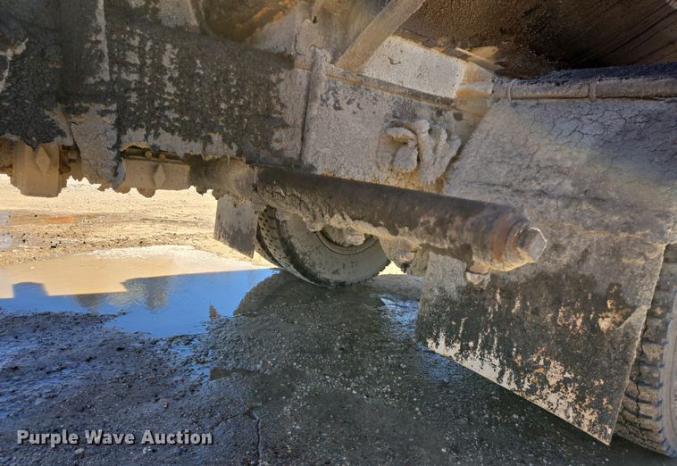 image for item DV1307 2001 International 4700 water truck