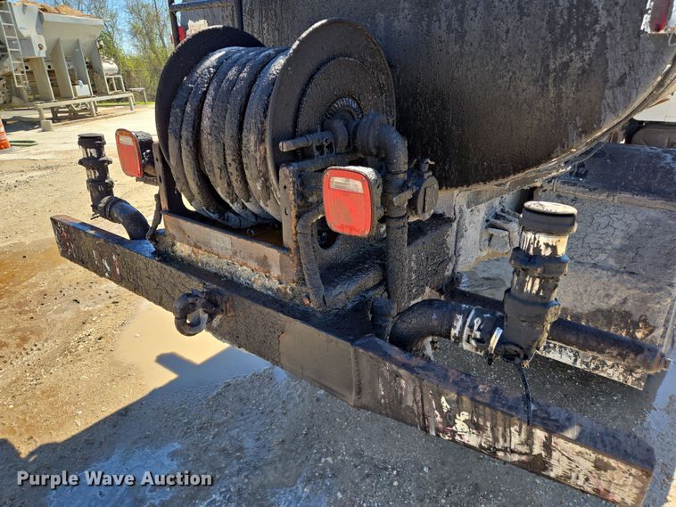 image for item DV1307 2001 International 4700 water truck