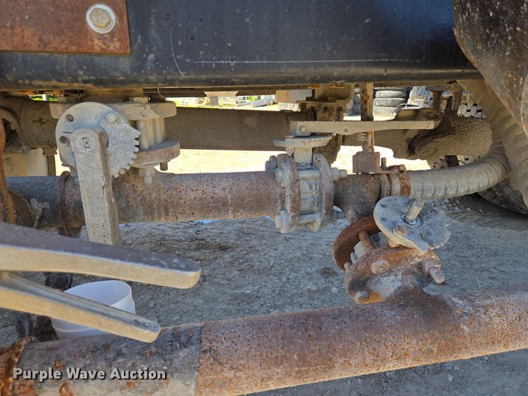 image for item DV1307 2001 International 4700 water truck