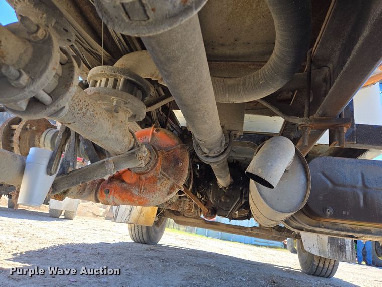 image for item DV1307 2001 International 4700 water truck