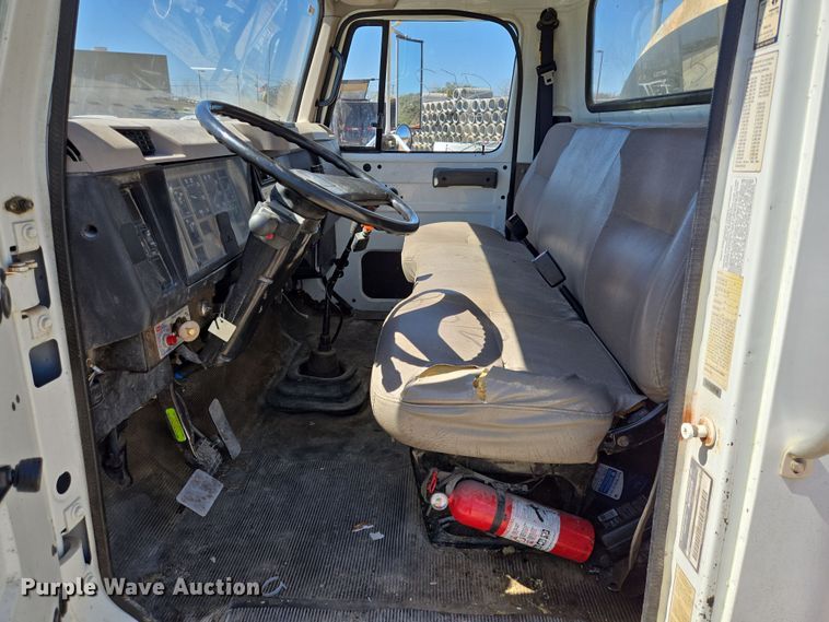 image for item DV1307 2001 International 4700 water truck