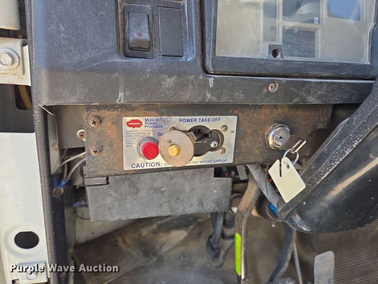 image for item DV1307 2001 International 4700 water truck