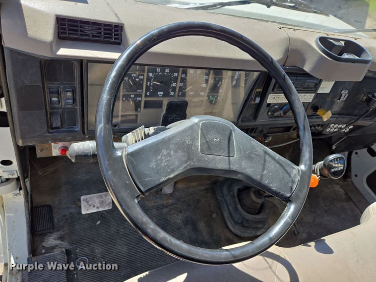 image for item DV1307 2001 International 4700 water truck