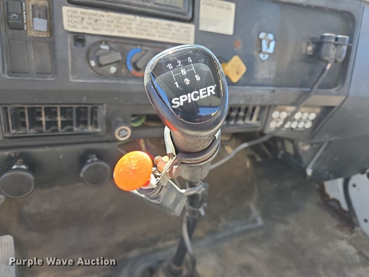 image for item DV1307 2001 International 4700 water truck