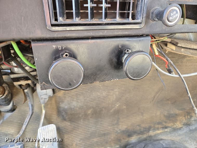 image for item DV1307 2001 International 4700 water truck