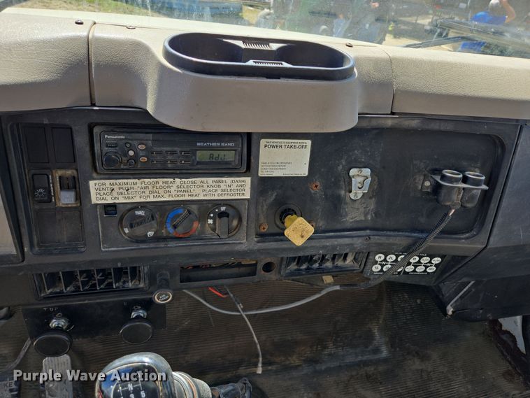 image for item DV1307 2001 International 4700 water truck